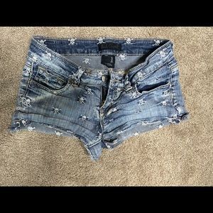Skull jean shorts
